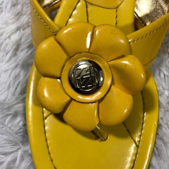 Ann Klein Iflex 3D Flower Patent Faux Leather Wedge Thong Sandal - Picture 3 of 9